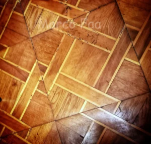 Seppur moderno, il pavimento di molte sale di palazzo Tornielli è in pregato legno intarsiato