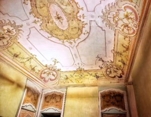 Spettacolare affresco in stile Rocaille sul soffitto della sala omonima di palazzo Tornielli