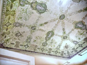 Affresco del soffitto della sala degli stucchi pompeiani di Palazzo Tornielli