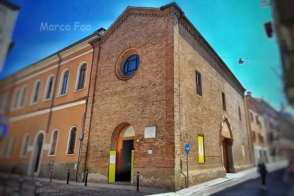 L'ex chiesa della Madonna della Vittoria fu fatta edificare in segno di gratitudine per una vittoria militare ed era il luogo originario della pala d'altare della Madonna della Vittoria di Mantegna, che oggi risplende al Louvre di Parigi